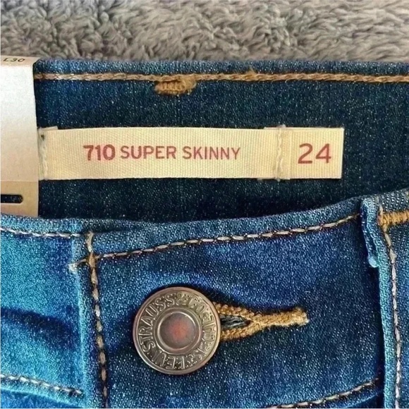 Levi's 710 Toronto Sights Super Skinny Jeans - Mid Rise Size 24 NWT - Picture 3 of 10